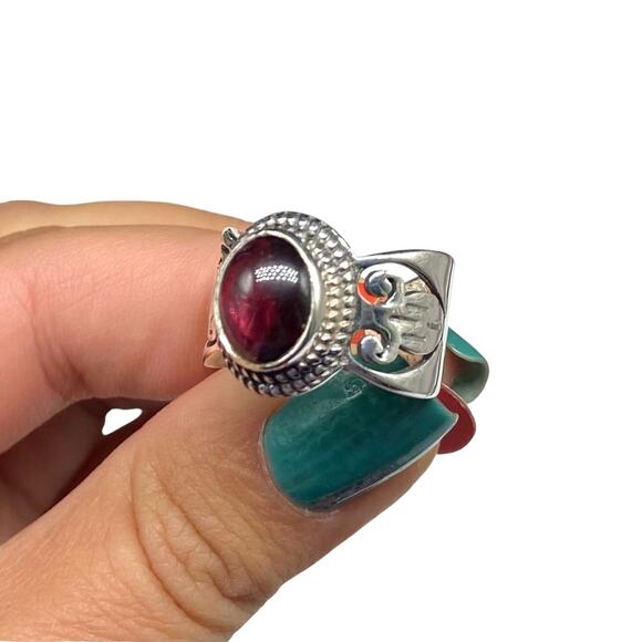 Garnet Ring Size 8 Solid 925 Sterling Silver Oval Cabochon Red Boho Jewelry - Picture 6 of 13